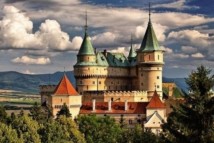 Pirmą kartą Bojnice pilis paminėta 1113 m